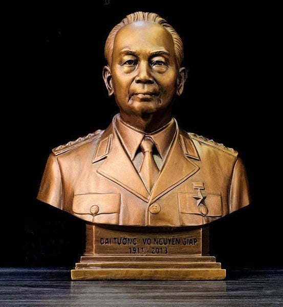 Tượng Đại Tướng Võ Nguyên Giáp Bằng Đồng