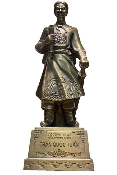 Tượng Lý Thường Kiệt – vị tướng kiệt xuất, biểu tượng của tinh thần yêu nước và ý chí bảo vệ giang sơn.